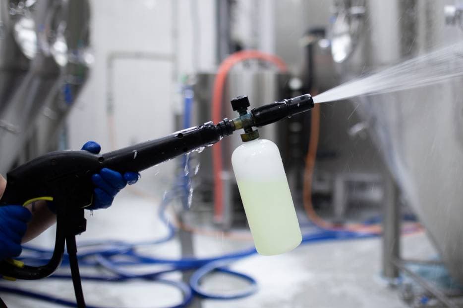 Importancia de la limpieza industrial para la prevención de accidentes
