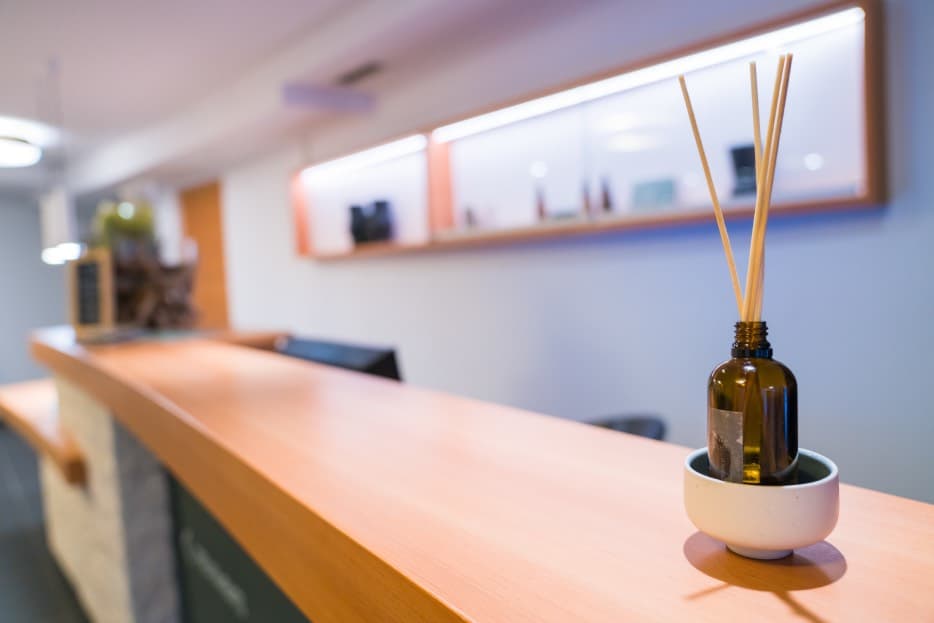 Methods to eliminate bad odors in shops
