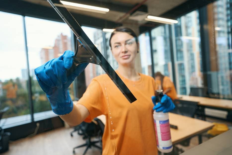 Errores comunes en la limpieza de oficinas y cómo evitarlos