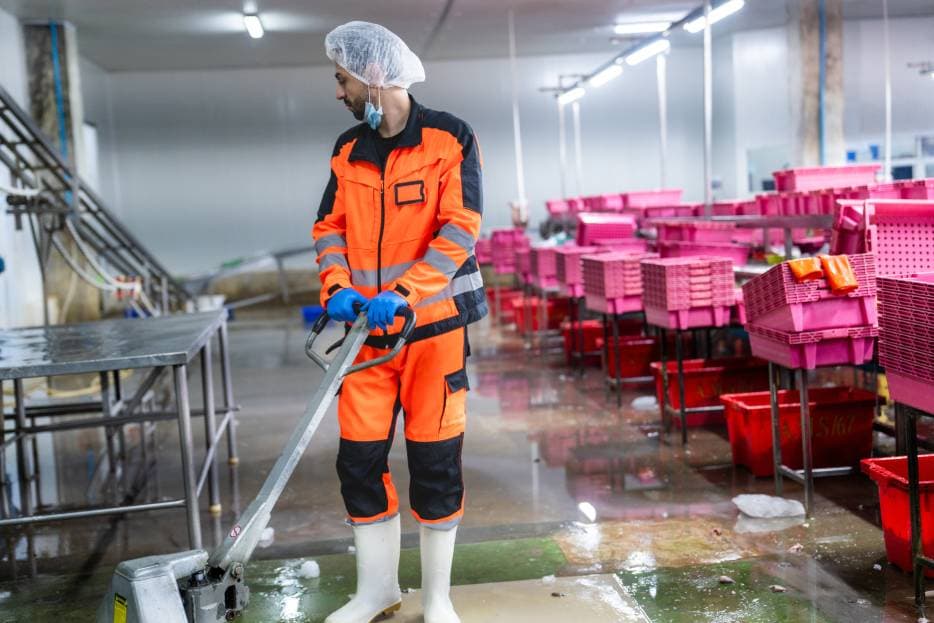Warehouse Cleaning: How to Prevent Dust and Dirt Buildup
