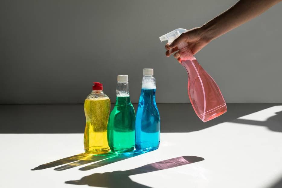 Advantages of Using Eco-Friendly Cleaning Products in Your Business
